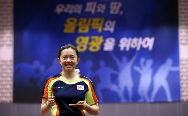 전지희가 지난 14일 서울 태릉선수촌에서 오전 훈련을 마친 뒤 웃으며 포즈를 취하고 있다.  신소영 기자 viator@hani.co.kr