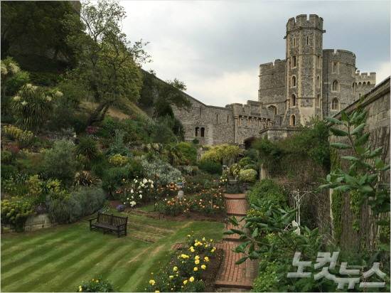 푸른 녹음과 어우러져 중후한 분위기를 내뿜는 윈저성의 전경. (사진=링켄리브 제공)