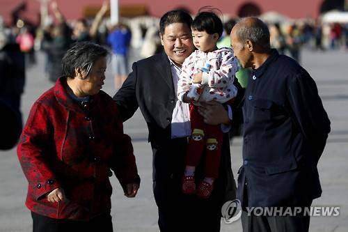 중국, 모든 부부 2자녀 허용(EPA=연합뉴스)