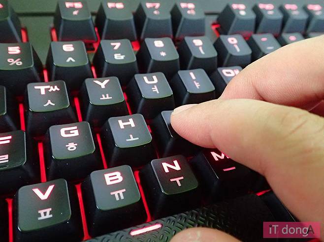 커세어 스트레이프 키보드