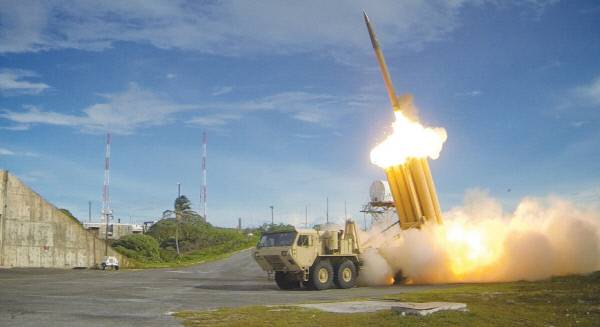 한·미 간에 고고도미사일방어체계(THAAD·사드) 한반도 배치 논의가 급진전되고 있는 것으로 알려졌다. 사진은 사드 체계 중 종말단계에서 탄도미사일 요격을 위해 미사일을 발사하는 장면. 미 국방부 제공