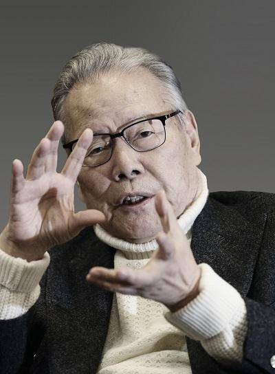 말할 때의 이어령을 쳐다 보면 그의 무서운 젊음에 기가 죽는다