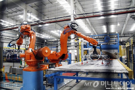 중국 1월 제조업 PMI 지수가 49.4로 8개월 연속 50 이하를 보이고 있다. PMI 지수가 50이하로 떨어진 것은 그만큼 경제 침체가 지속되고 있다는 의미다.