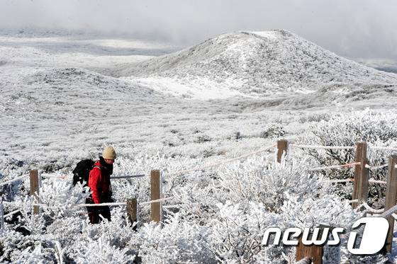 제주 한라산© News1 이석형 기자