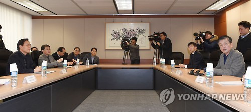 <北미사일 발사> 기재부, 북 미사일 관견 점검회의     (서울=연합뉴스) 최상목 기재부 차관이 7일 오후 서울 은행회관에서 북한 미사일 관련 긴급 경제상황점검회의를 주재하고 있다. 2016.2.7 << 기재부 제공 >>     xyz@yna.co.kr