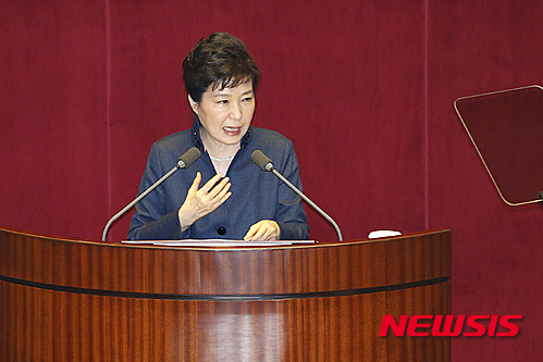 【서울=뉴시스】이종철 기자 = 박근혜 대통령이 16일 오전 국회에서 개성공단 중단 등과 관련해 국정 연설을 하고 있다. 2016.02.16.    photo@newsis.com