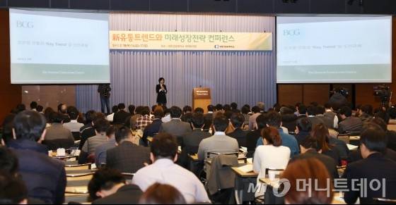 김연희 BCG코리아 아시아마케팅·유통부문 대표가 18일 오후 세종대로 대한상의회관에서 개최한 ‘新유통트렌드와 미래성장전략 컨퍼런스’에서 기조연설을 하고 있다./사진제공=대한상공회의소