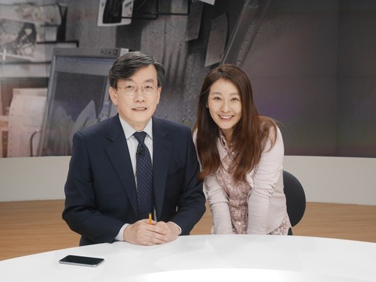[손석희 이미연. 사진출처=JTBC]