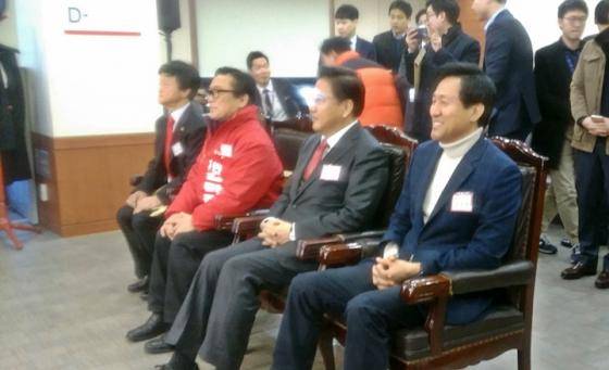 20일 서울 여의도 새누리당 당사에서 20대 총선 서울 종로구에 신청서를 낸 후보자들이 면접에 참여하고 있다. 왼쪽부터 정인봉, 김막걸리, 박진, 오세훈 후보 /사진=머니투데이 배소진 기자