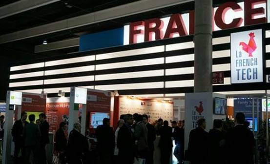 세계 최대 모바일 전시회 ‘모바일월드콩그레스(MWC) 2015’ 전시관 내 프랑스 국가관에서 관람객들이 프랑스 중소·벤처기업들의 제품과 서비스를 둘러보고 있다. / 조선비즈 DB