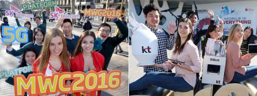 모바일월드콩그레스 개막 하루 전날인 21일(현지시간) SK텔레콤(왼쪽)과 KT 관계자들이 바르셀로나 현지에서 모델들과 퍼포먼스를 하고 있다.  <사진공동취재단>