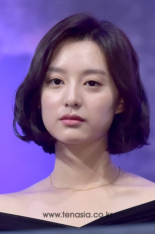 배우 김지원이 22일 오후 서울 강남구 논현동 임피리얼 팰리스 서울에서 열린 KBS2 수목드라마 ‘태양의 후예’ 제작발표회에 참석하고 있다.