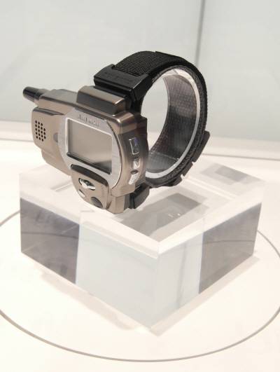 1999년 삼성의 세계 최초 손목시계형 휴대폰 'SPH-WP10'. /바르셀로나=공동취재단