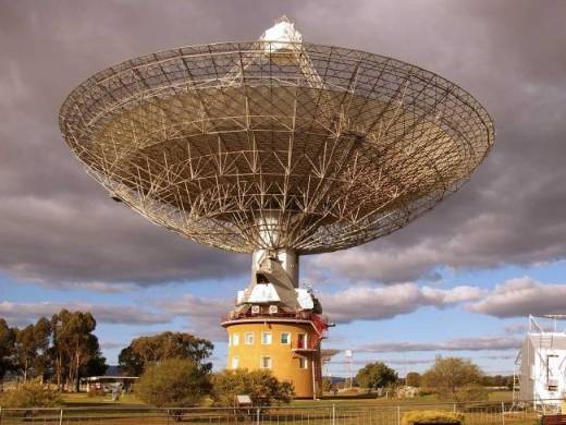 호주 동부에 있는 CSIRO의 파크스(Parkes) 전파망원경.