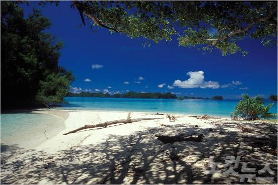 팔라우의 락 아일랜드 해변(사진=에어텔닷컴 제공)