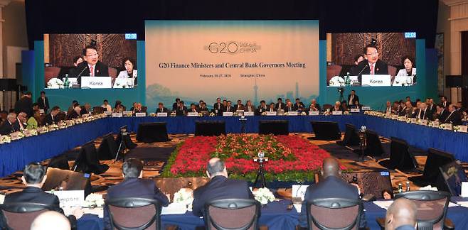 G20 재무장관·중앙은행총재 회의에 참석한 유일호 경제부총리 겸 기획재정부 장관이 거시정책공조 세션에서 발언하고 있다.