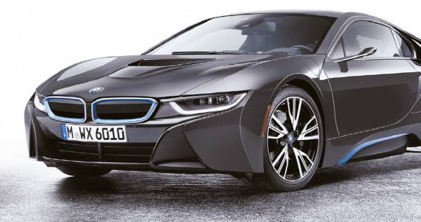 BMW가 올 초 CES에서 선보인 사이드미러가 없는 ‘BMW i8 미러리스’