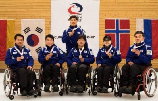 세계선수권에서 동메달을 획득한 한국 휠체어컬링 대표팀.