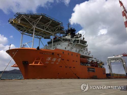 세월호 두를 펜스 목포신항 도착     (서울=연합뉴스) 29일 오후 전남 목포신항에 지난 26일 상하이에서 세월호를 두를 가로 200m, 세로 160m, 높이 3m의 펜스를 싣고 출항한 세월호 인양 업체인 중국 상하이샐비지 소속 센치엔호(7천t)가 도착해 있다.