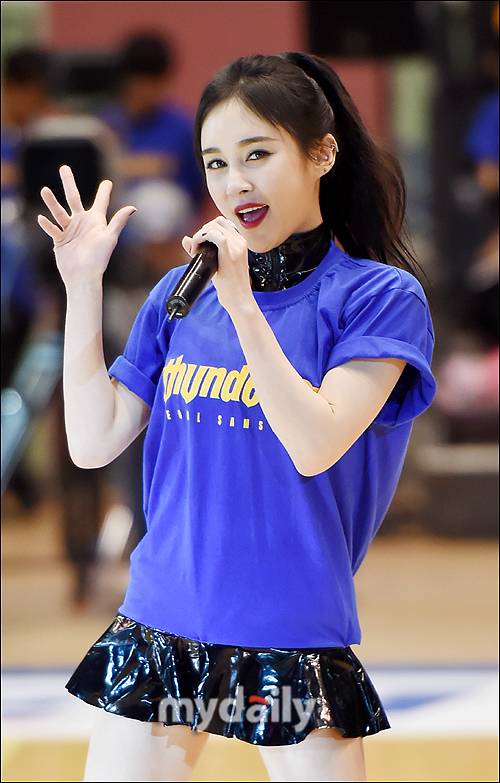 ▲ 식스밤 다인, '유혹의 손길'