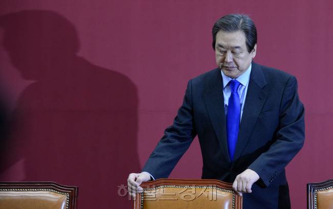 김무성 새누리당 대표가 지난달 25일 오전 서울 여의도 국회에서 열린 최고위원회의에 참석하고 있다. 박해묵 기자/mook@heraldcorp.com