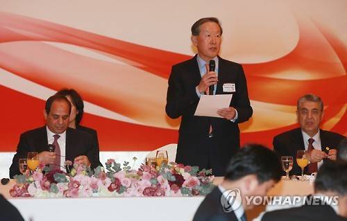 허창수 전경련 회장 환영사     (서울=연합뉴스) 박동주 기자 = 허창수 전경련 회장이 3일 서울 롯데호텔에서 열린 이집트 대통령 초청 경제5단체 만찬에서 환영사를 하고 있다.