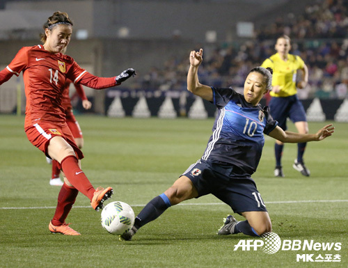 중국은 왕샨샨과 구야샤의 연속골로 요코야마가 한 골 만회한 일본을 2-1로 물리쳤다. 사진(일본 오사카)=AFPBBNews=News1