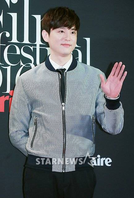 [★포토]권율, '훈훈한 손짓'