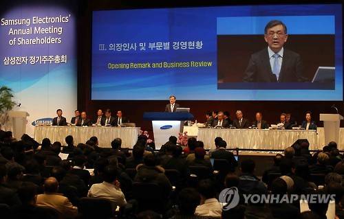 삼성전자 주총, 권오연 이사회 의장 인사말     (서울=연합뉴스) 전수영 기자 = 삼성전자 권오현 이사회 의장(대표이사 부회장)이 11일 오전 서울 서초구 서초동 삼성전자 서초사옥에서 열린 정기 주주총회에서 인사말을 하고 있다. 이날 삼성전자와 현대자동차 등 12월 결산 상장사 54곳이 정기 주주총회를 열었다.