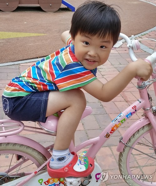 자전거타는 원영이 [신원영군 가족 제공]