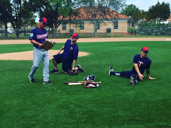 유니폼을 입고 박병호 선수 앞에 섰습니다. [사진 김선신]
