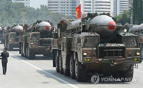 북한의 노동 미사일을 실은 군용 트럭 모습. [AP=연합뉴스 자료사진]