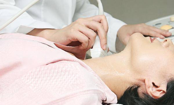 [헬스조선]갑상선암은 수술 전후 특별히 금기되거나 권장되는 식품은 없지만 재발 가능성이 높은 환자가 방사선 요오드 치료를 앞두고 있는 경우엔 요오드 함유량이 높은 미역이나 김 등 해조류 섭취를 제한하는 것이 좋다/사진=헬스조선 DB