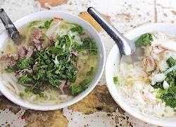 소고기 쌀국수인 퍼보(오른쪽)와 닭고기 쌀국수인 퍼가