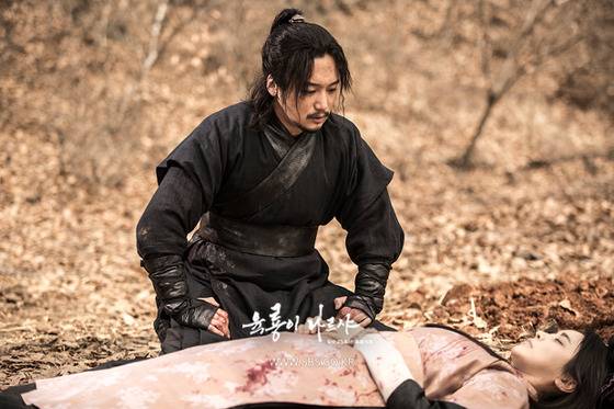 '육룡이 나르샤' 길태미(박혁권 분)를 제거하고 삼한제일검이 된 이방지(변요한 분). ⓒ News1star / SBS