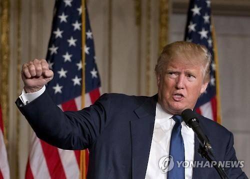 지난 20일(현지시간) 플로리다 주 팜비치에서 연설하는 도널드 트럼프 (AP=연합뉴스)
