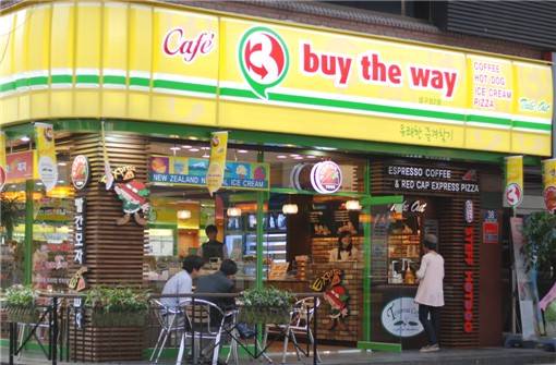 ▲바이더웨이 까페형 편의점 압구정점 모습(바이더웨이 제공)