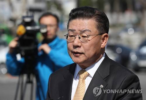 용산 역세권 개발사업 과정에서 뒷돈을 챙긴 혐의(뇌물수수) 등으로 구속된 허준영(64) 전 코레일 사장