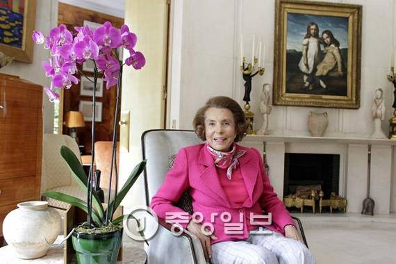 세계 최고 여성 부호 자리에 오른 프랑스 화장품 회사 로레알 상속녀 릴리안 베탕쿠르.