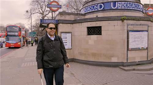 사크비 샤이크는 영국 런던에 거주하는 MS의 소프트웨어 개발자입니다. 시각장애인 개발자인 그는 7살 때 시력을 잃었습니다. [마이크로소프트 사진자료]