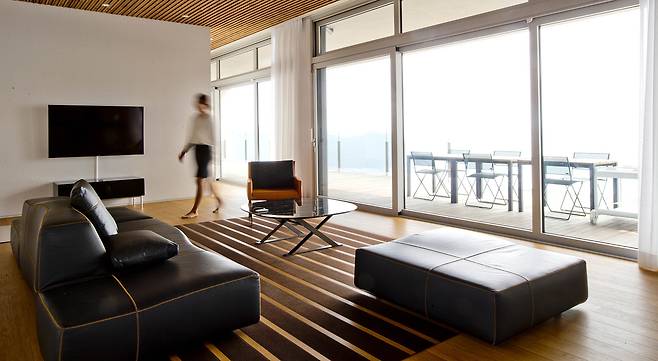 수입 럭셔리 가구들로 꾸며진 A2동 2층