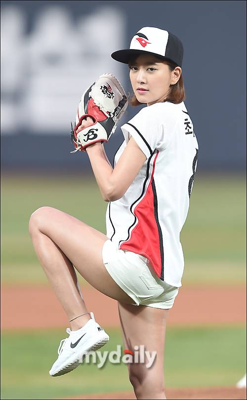 ▲최윤소, '핫팬츠 입고 시구'