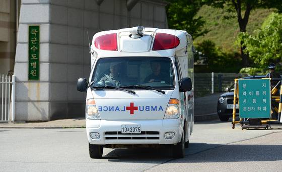 경기 성남시 국군수군병원 정문에서 한 구급차량이 나서고 있다./사진=뉴스1 DB