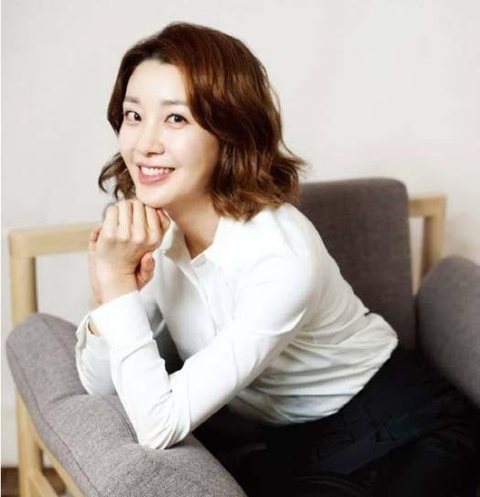 이아현.