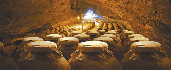 마오타이주가 보관된 술 창고. 국주(國酒)라 불리는 마오타이주는 구이저우성의 대표 특산물이다.