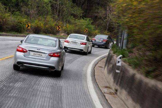 닛산 최초로 액티브 언더 스티어 컨트롤이 탑재된 올 뉴 알티마는 와인딩 코스에서 스포티함과 안정감 있는 주행 성능을 선보인다. (사진=한국닛산)