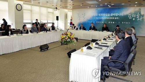 성남시 남북교류협력위원회 출범     (성남=연합뉴스) 경기도 성남시는 28일 시청 한누리 실에서 남북교류협력위원회를 출범했다. [성남시 제공]