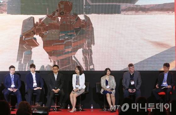 29일 오전 서울 여의도 콘래드호텔에서 머니투데이미디어 주최 글로벌 콘퍼런스 '2016 키플랫폼' 플러그인 앤 토크 '인공지능 뒷단의 알고리즘에 따른 활용처와 활용법'이 진행되고 있다.