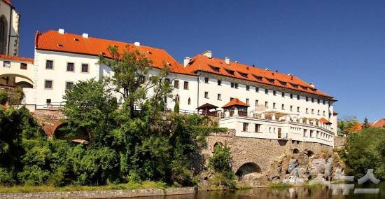 고풍스러운 루체 호텔의 전경 (사진=투리스타 제공)