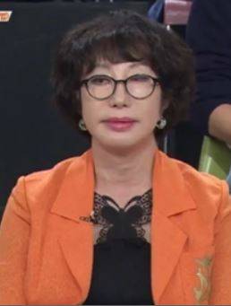 배우 이수나가 갑작스럽게 쓰러져 중환자실에서 치료 중인 가운데 여전히 의식 불명인 것으로 알려져 안타깝게 하고 있다. 채널A